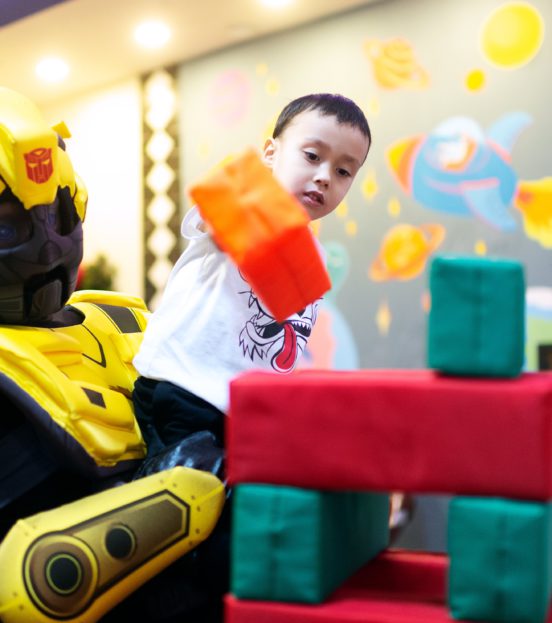 Аниматор Робот-трансформер на детский день рождения в Уфе